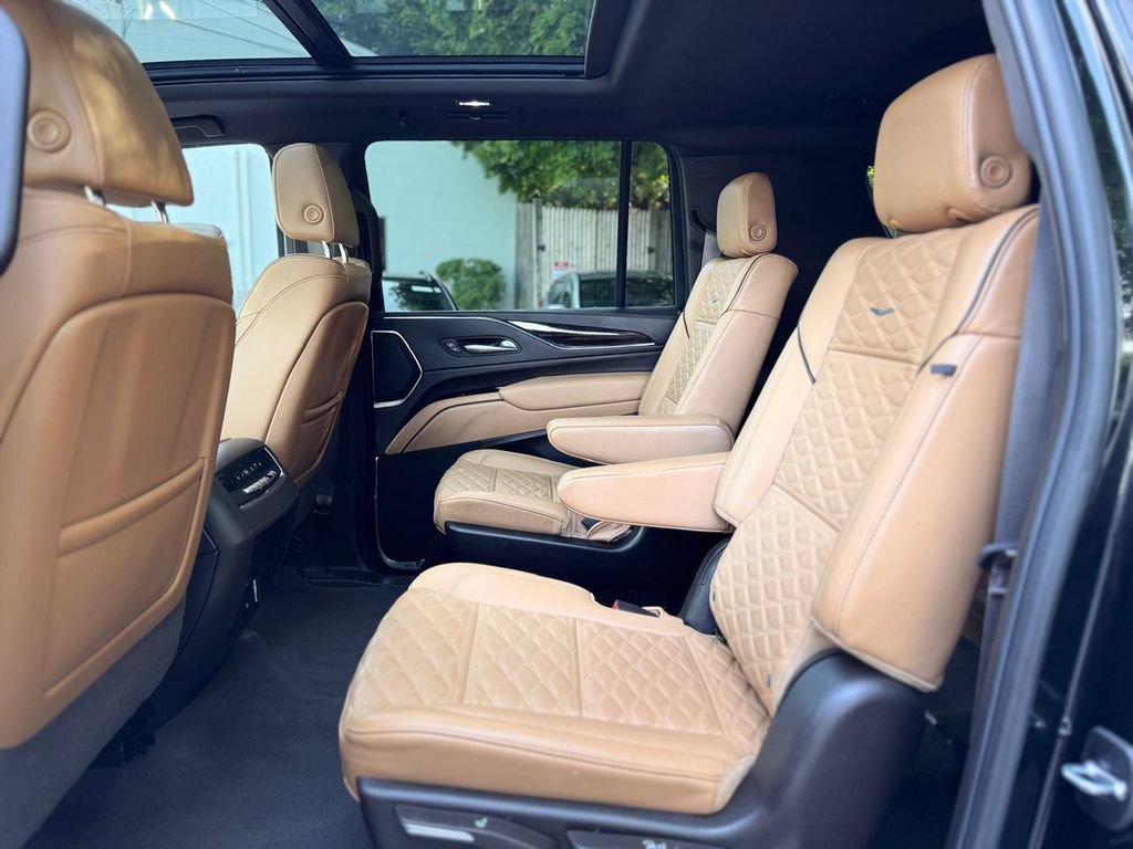 Used 2024 Cadillac Escalade ESV Premium Luxury AWD/4WD image 21