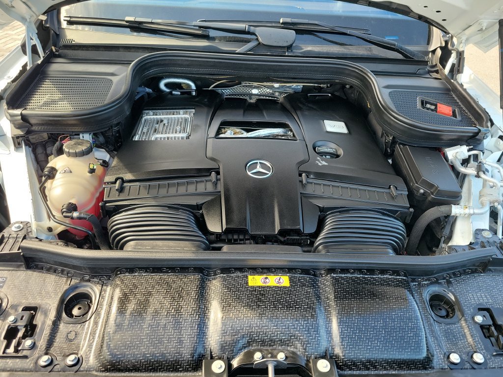 Used 2025 Mercedes-Benz GLS 580 4MATIC image 30