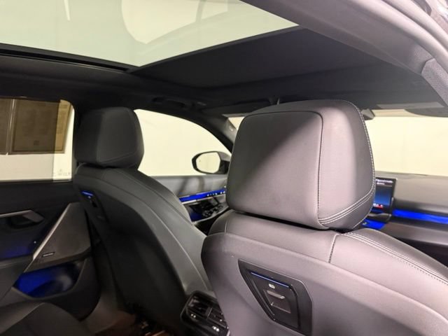 Used 2025 BMW 540i xDrive AWD/4WD image 28