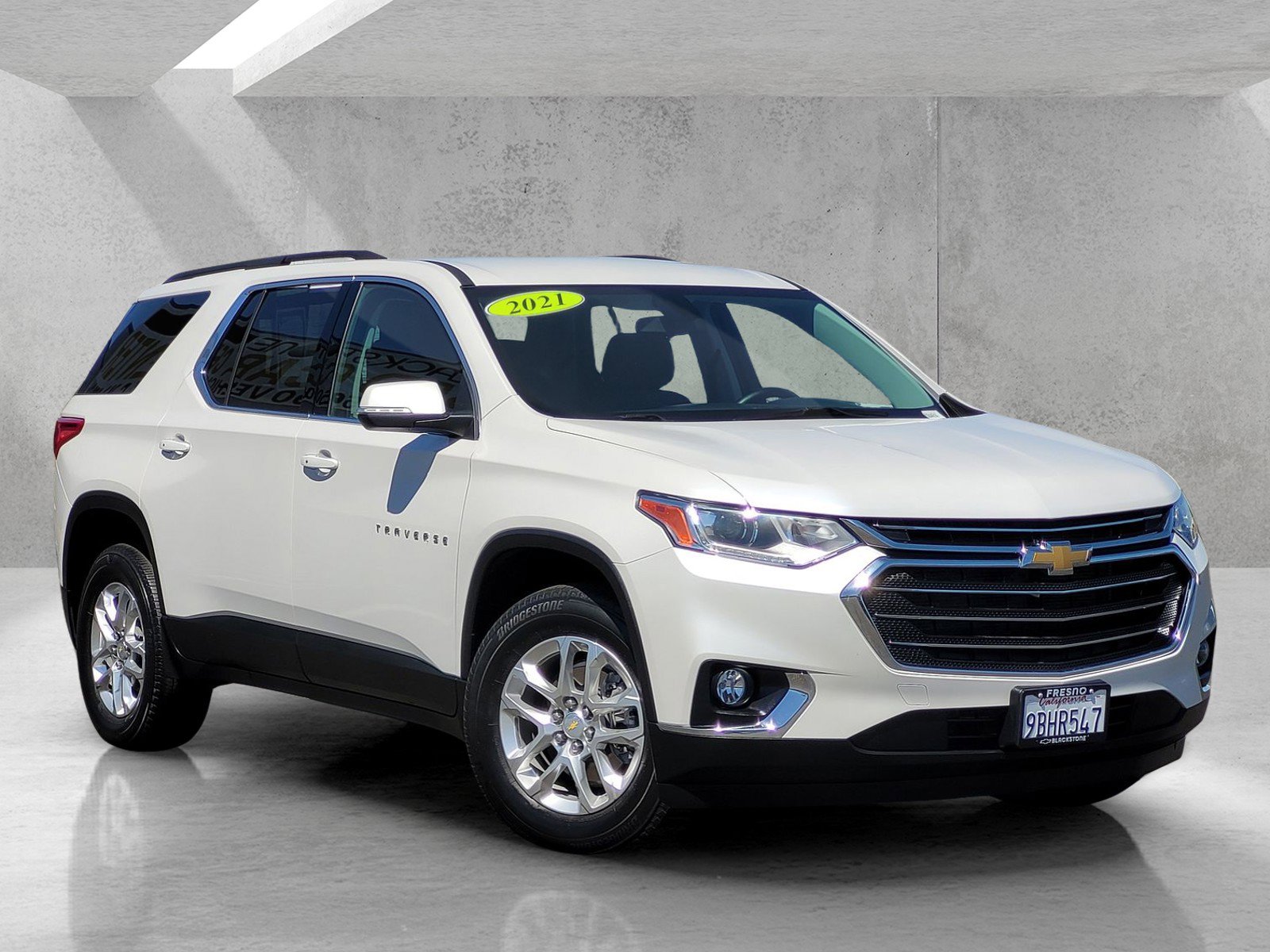 Used 2021 Chevrolet Traverse LT image 1