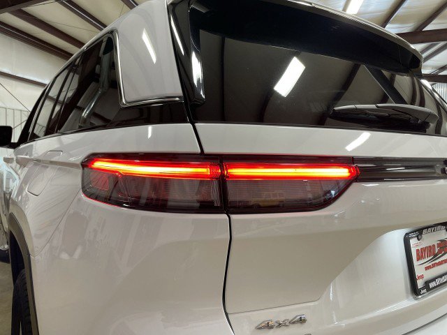 Used 2024 Jeep Grand Cherokee Laredo image 23