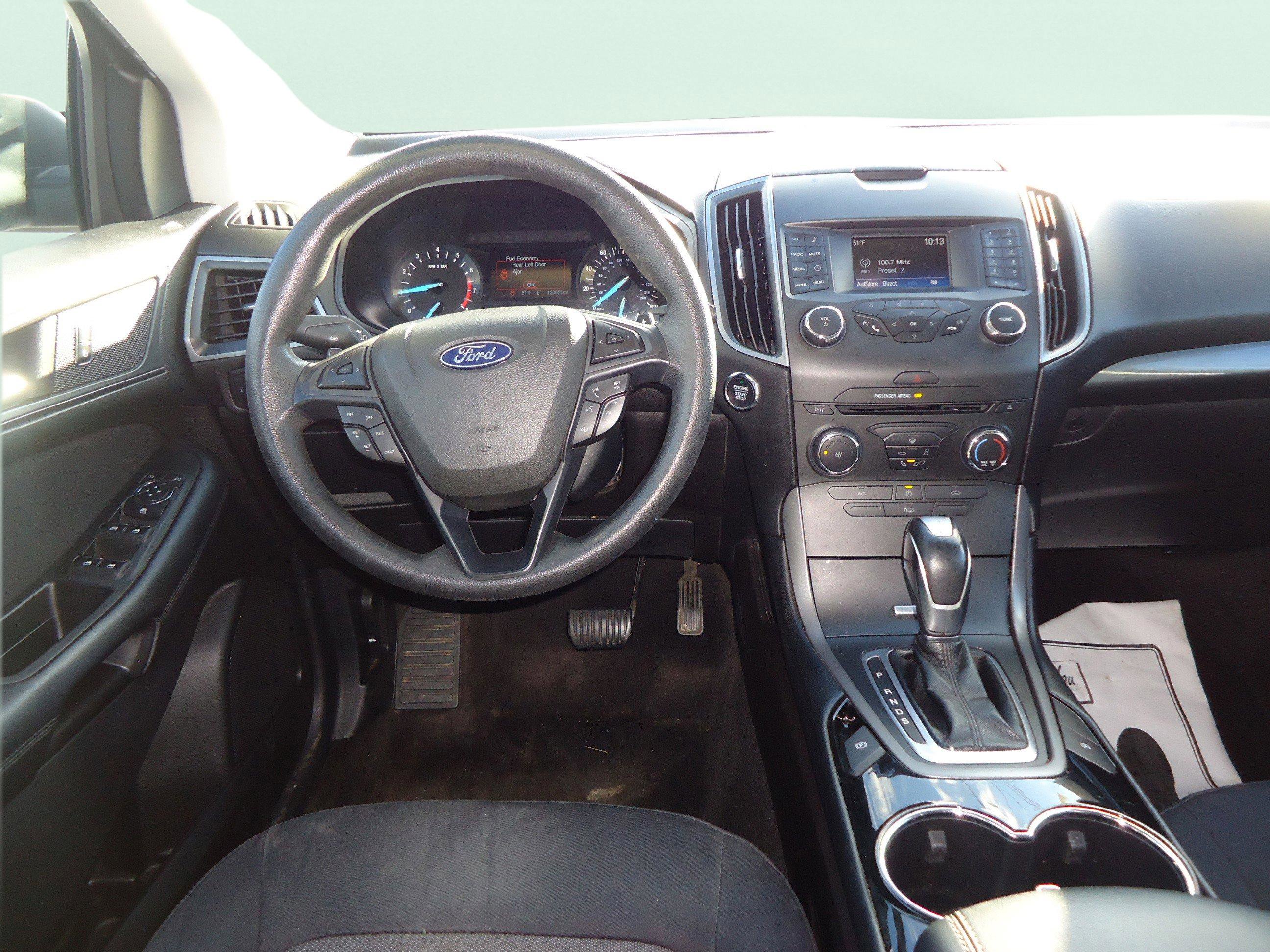 Used 2018 Ford Edge SE image 11