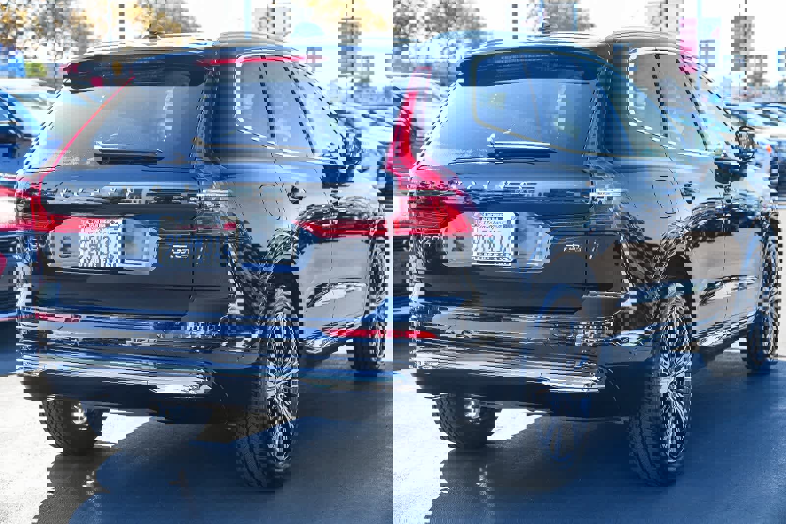 Used 2023 Volvo XC60 B5 Ultimate image 4