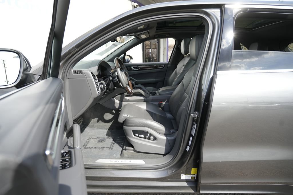 Used 2019 Porsche Cayenne S image 19
