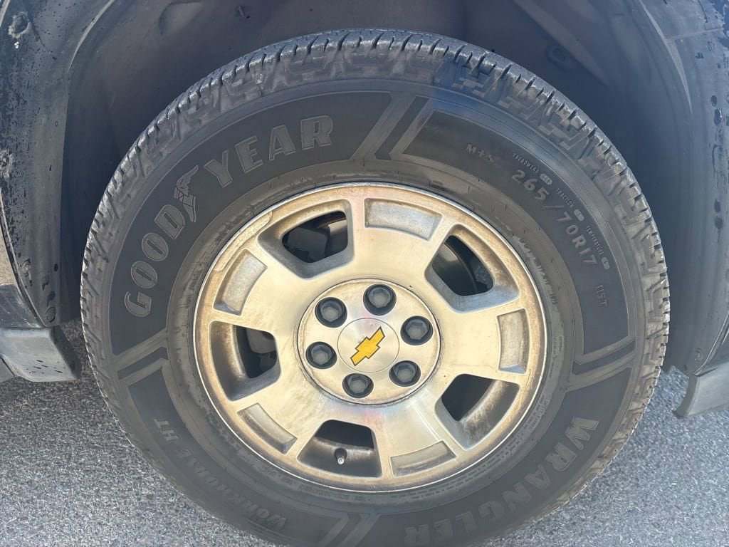 Used 2011 Chevrolet Suburban LS RWD image 3
