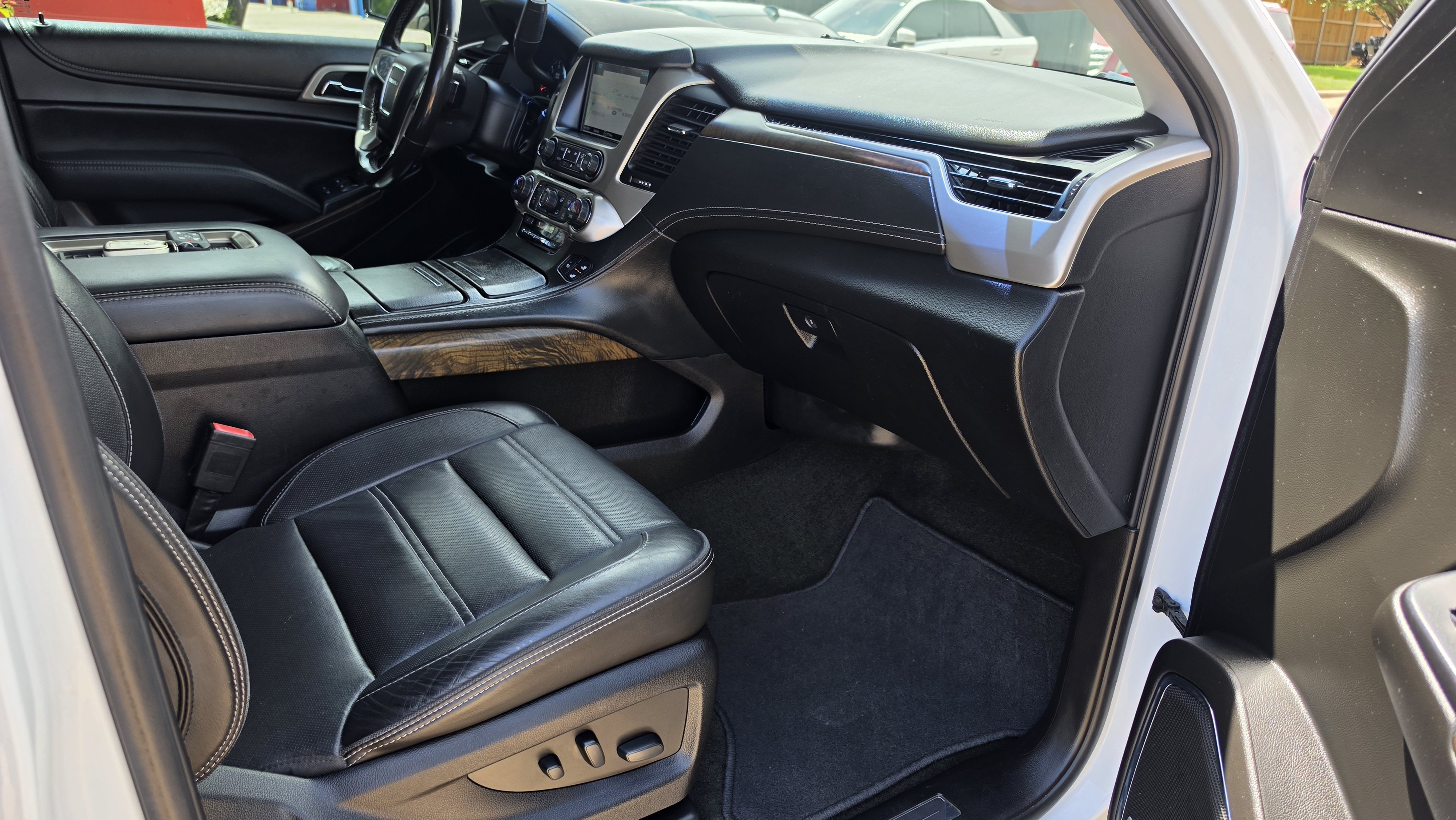 Used 2018 GMC Yukon Denali RWD image 31