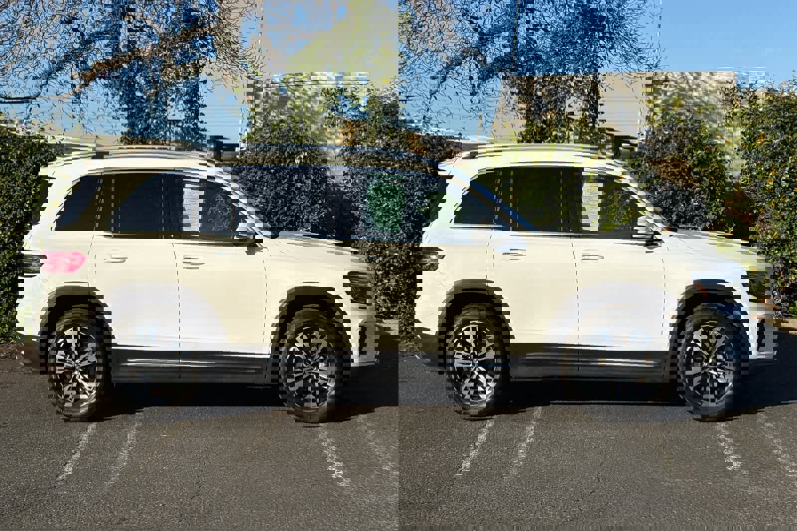 Certified 2025 Mercedes-Benz GLB 250 image 2