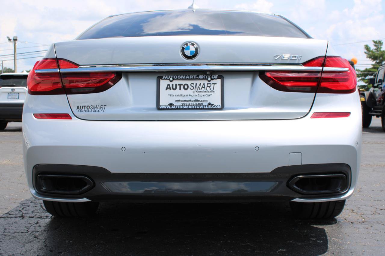 Used 2017 BMW 750i RWD image 5