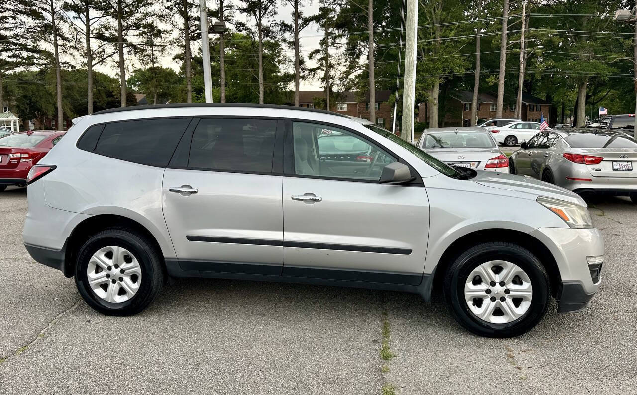 Used 2013 Chevrolet Traverse LS FWD image 7