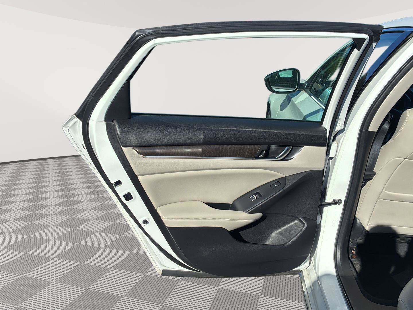 Used 2020 Honda Accord Touring image 23