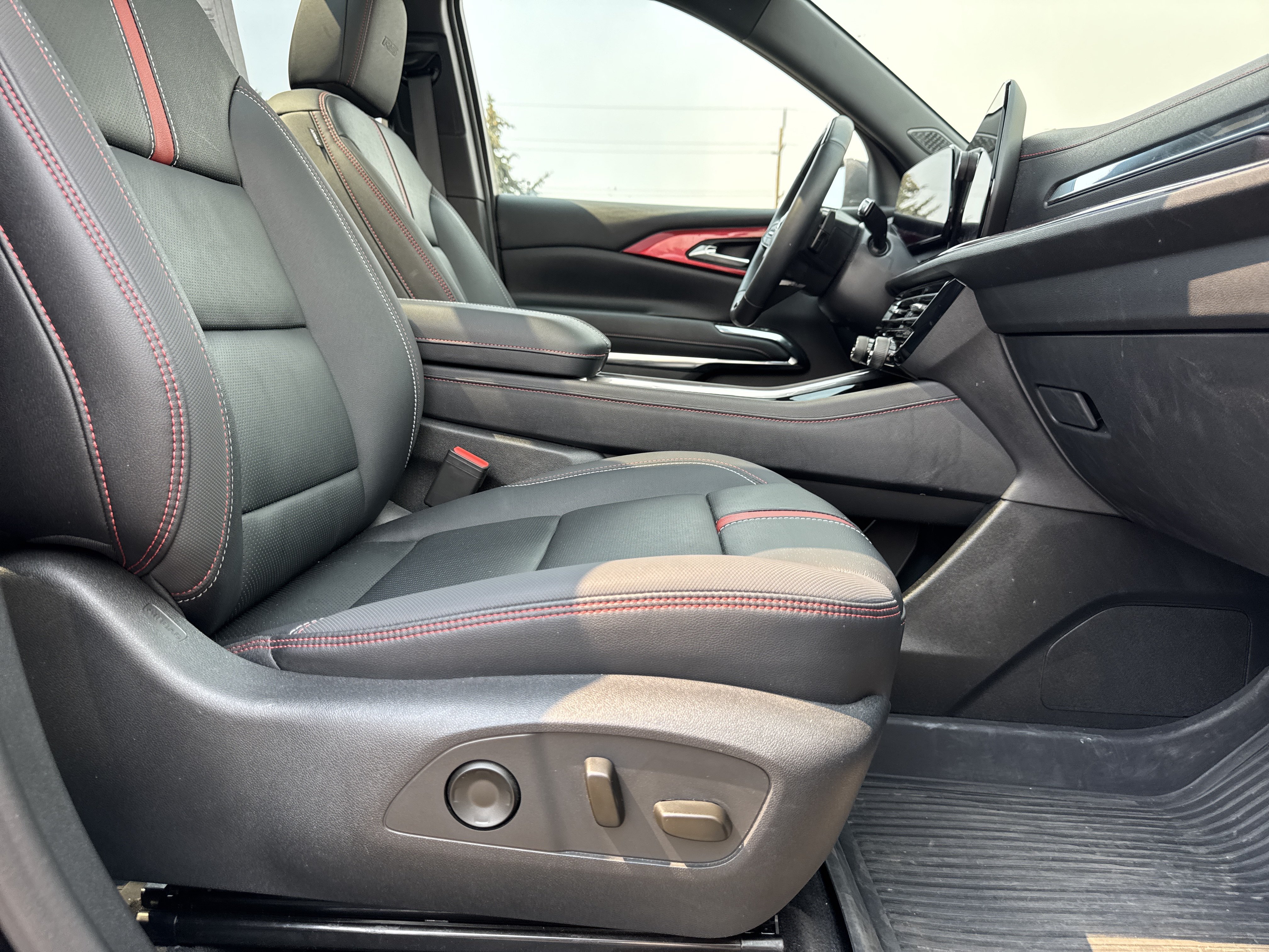 Used 2026 Chevrolet Traverse RS w/ LPO, Floor Liner Package AWD/4WD image 39