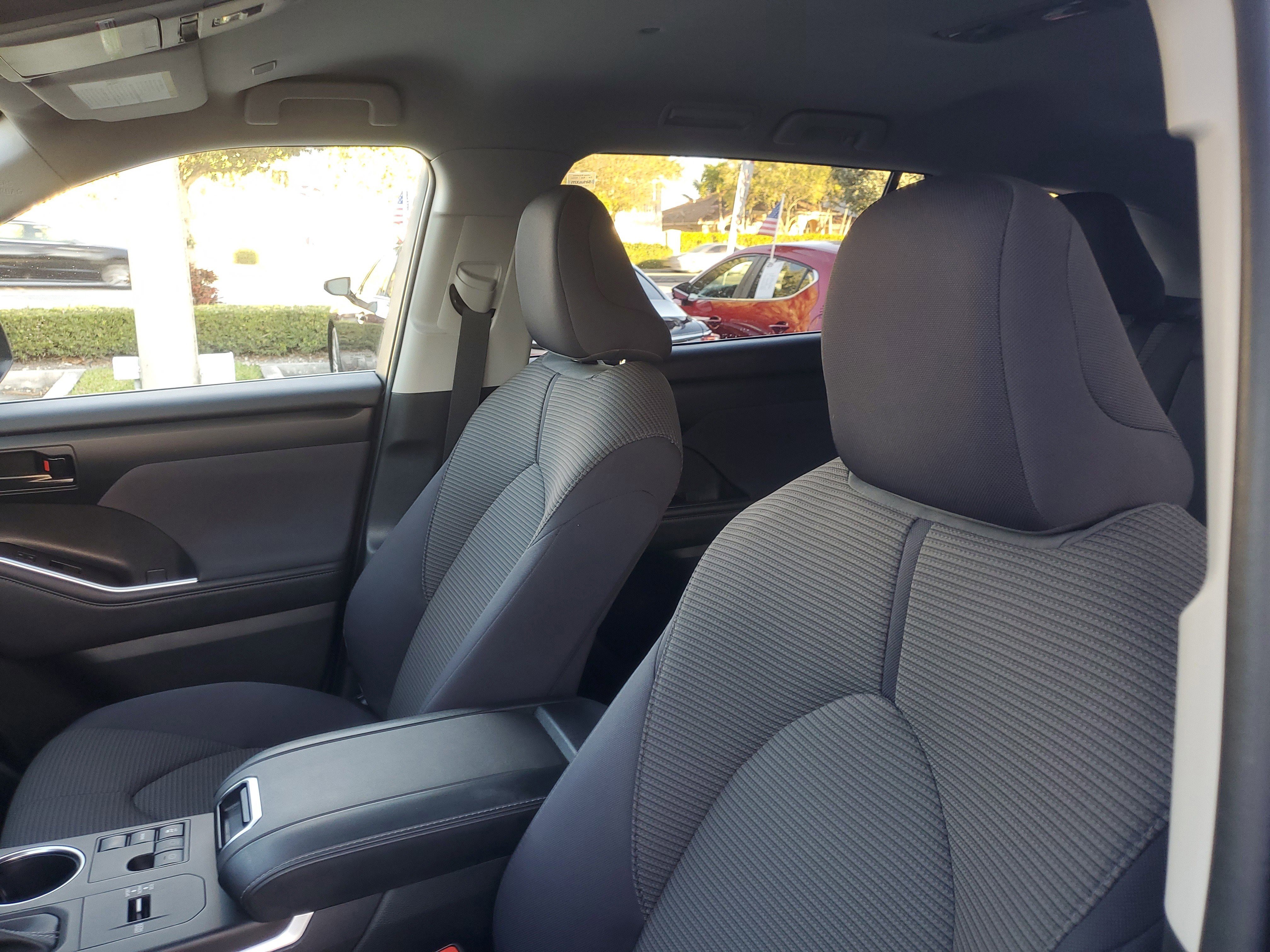 Used 2023 Toyota Highlander LE image 19