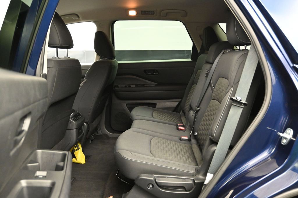 Used 2025 Nissan Pathfinder SV AWD/4WD image 21
