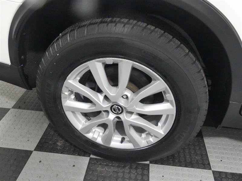 Used 2019 Nissan Rogue SV image 17