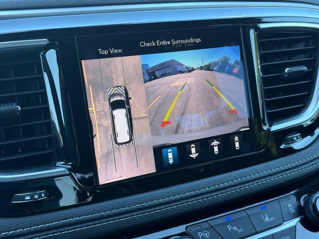 Used 2020 Chrysler Pacifica Limited w/ Advanced Safetytec Group FWD image 18