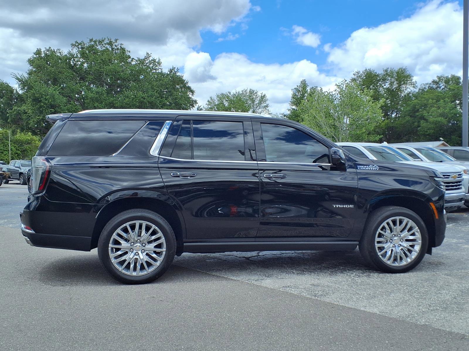 Used 2025 Chevrolet Tahoe High Country AWD/4WD image 3
