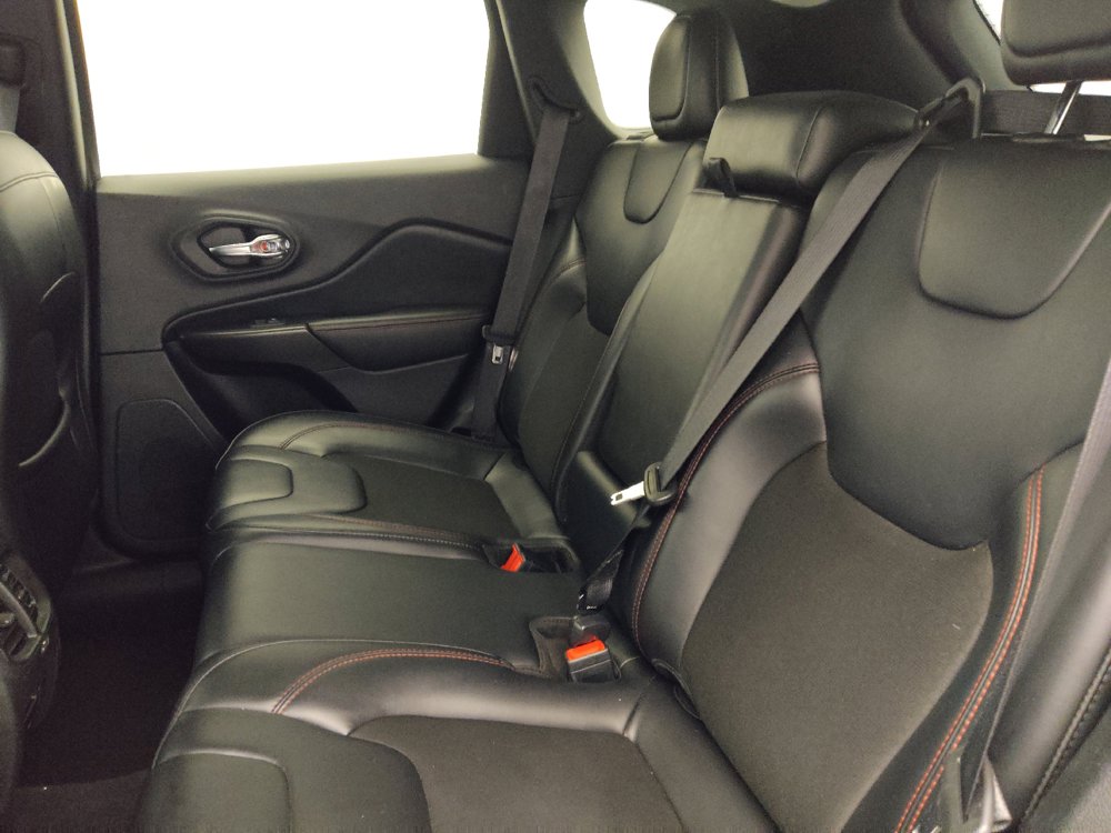 Used 2020 Jeep Cherokee Trailhawk AWD/4WD image 18