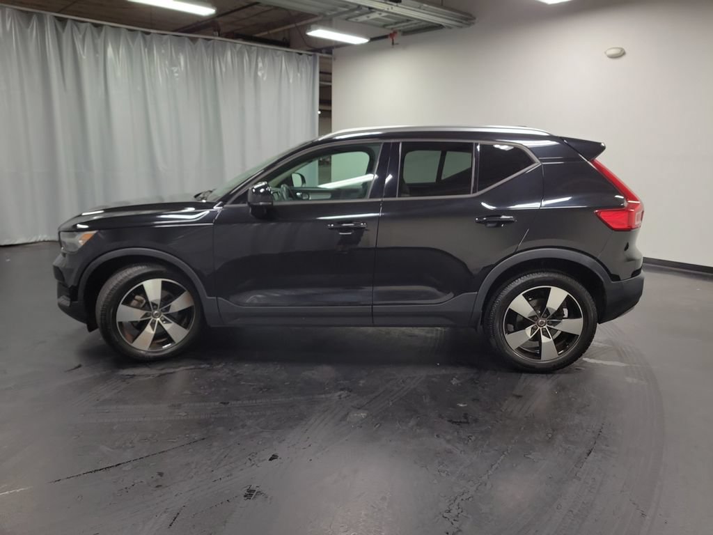 Used 2020 Volvo XC40 T5 Momentum w/ Protection Package Premier AWD/4WD image 5