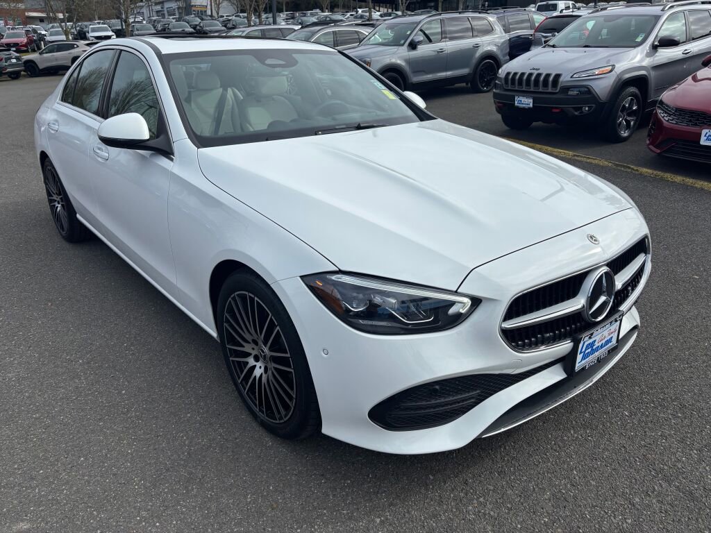 Used 2025 Mercedes-Benz C 300 4MATIC Sedan image 3