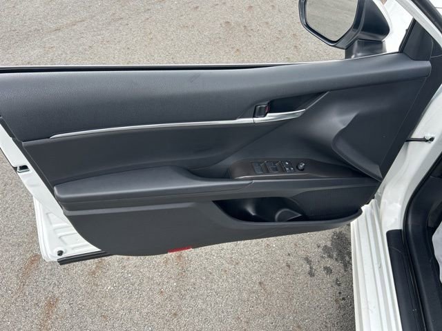 Used 2022 Toyota Camry SE w/ Cold Weather Package FWD image 10