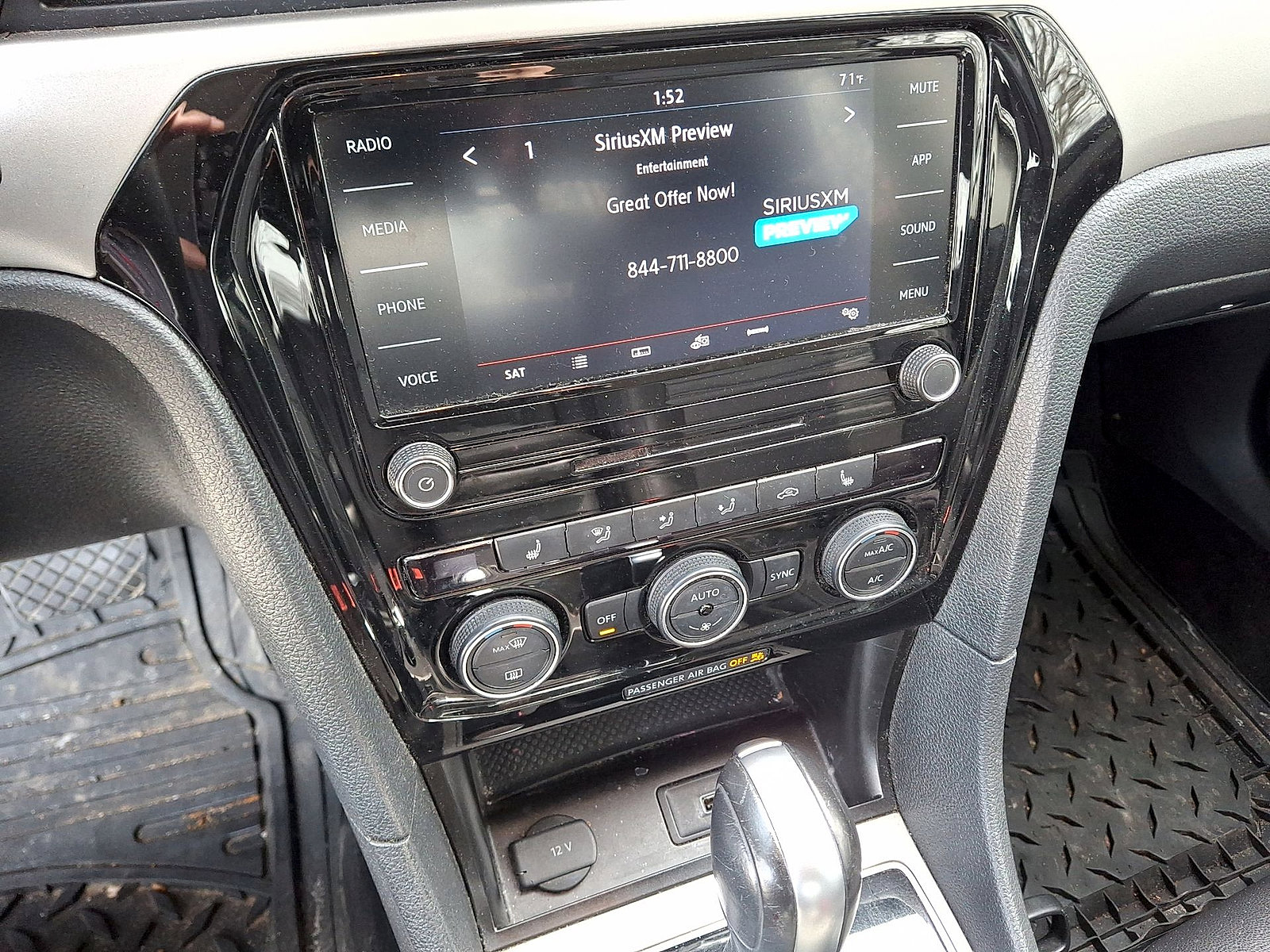 Used 2021 Volkswagen Passat 2.0T SE FWD image 14