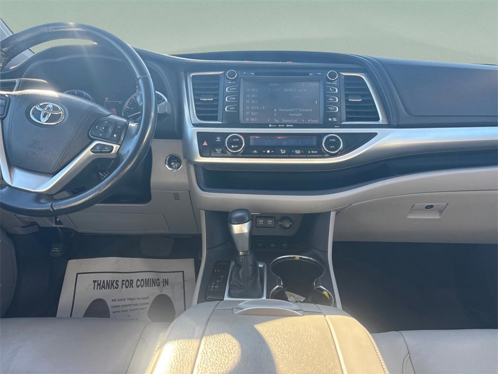 Used 2018 Toyota Highlander XLE image 16