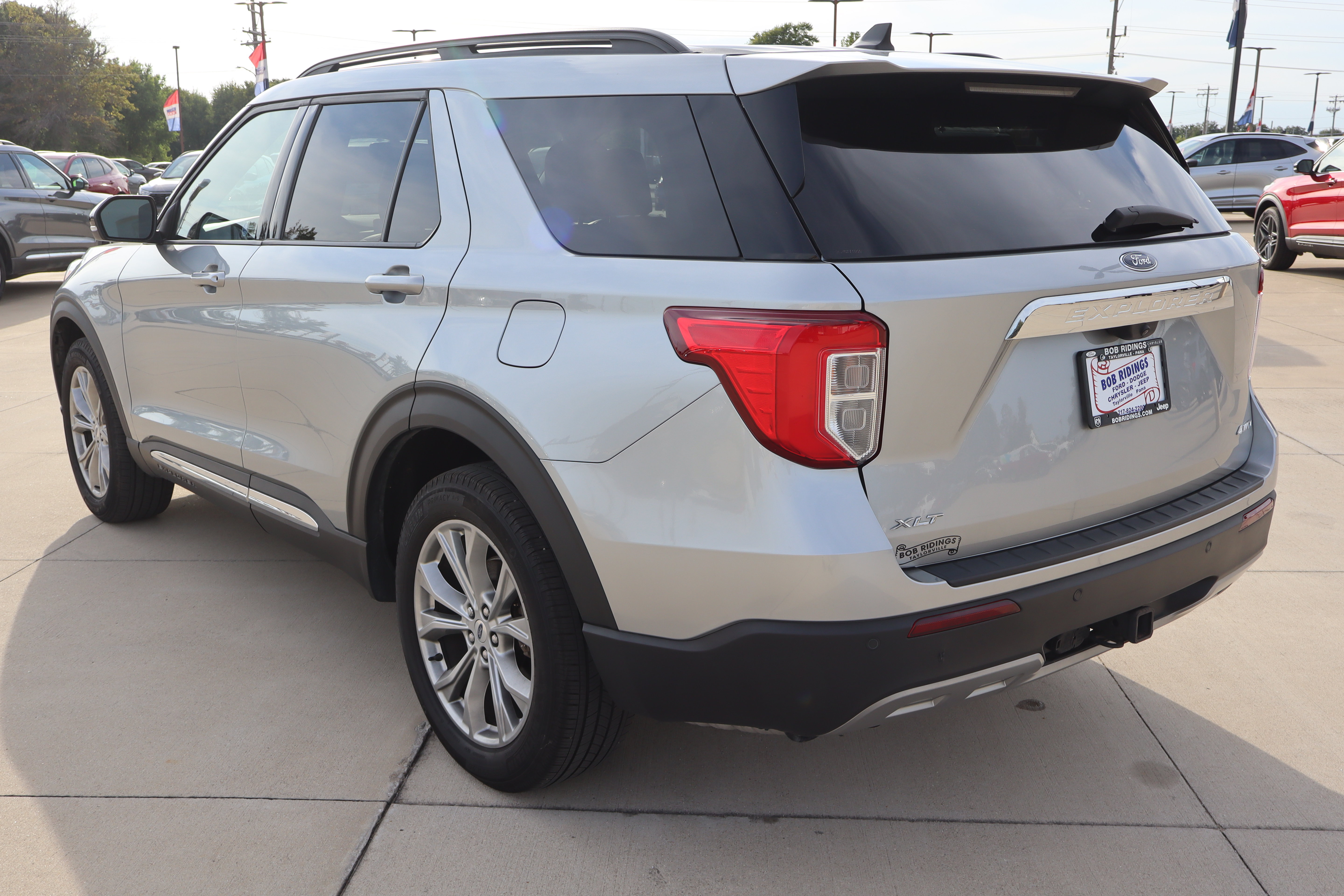 Used 2024 Ford Explorer XLT w/ Equipment Group 202A AWD/4WD image 8