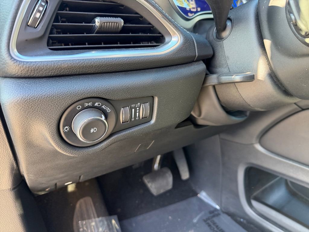 Used 2022 Chrysler Pacifica Limited w/ S Appearance Package image 14