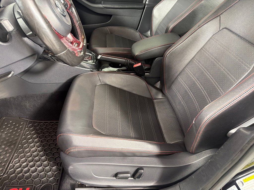 Used 2017 Volkswagen Jetta GLI image 12