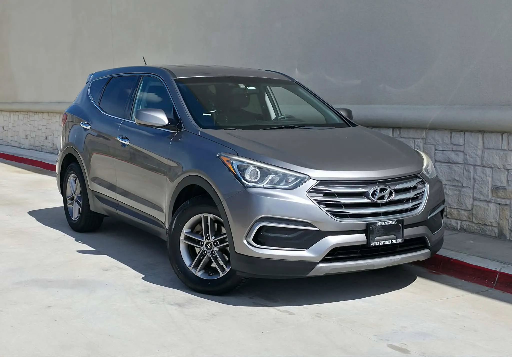 Used 2018 Hyundai Santa Fe Sport FWD image 1