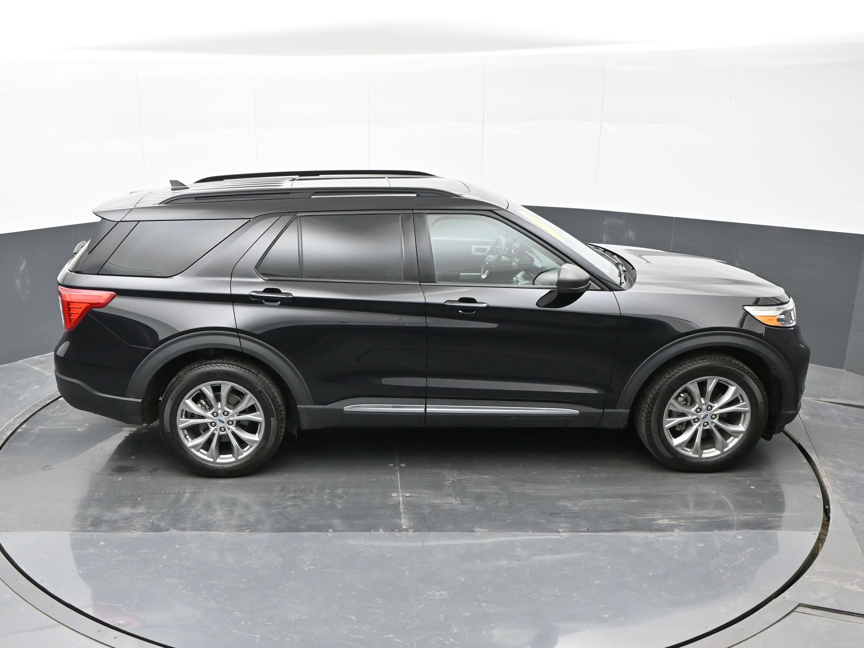 Used 2023 Ford Explorer XLT w/ Equipment Group 202A image 39