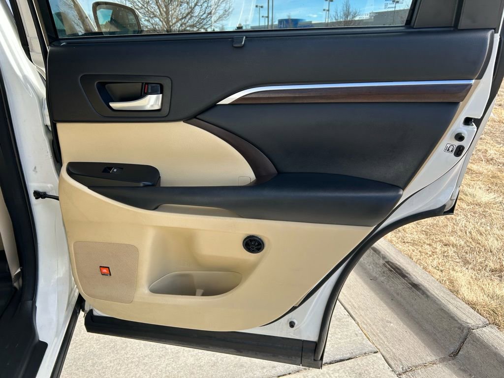Used 2015 Toyota Highlander Limited image 29