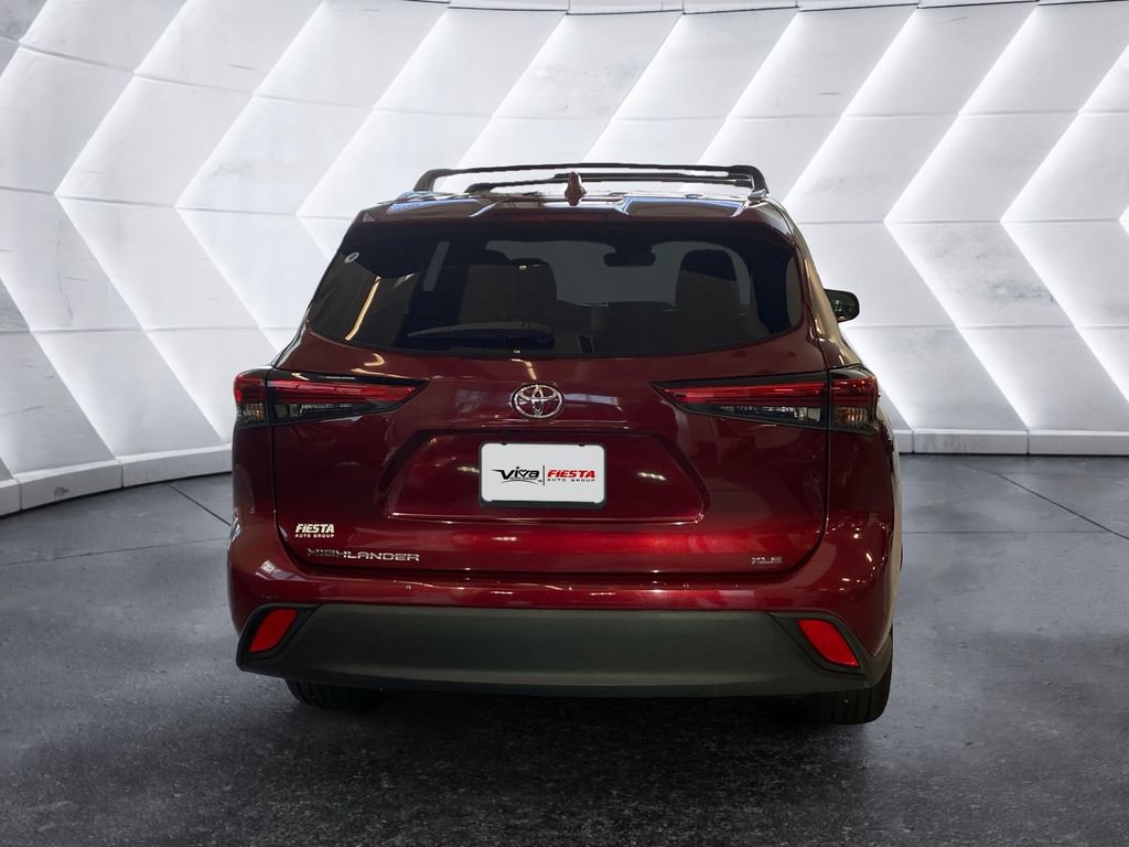 Used 2023 Toyota Highlander XLE image 5