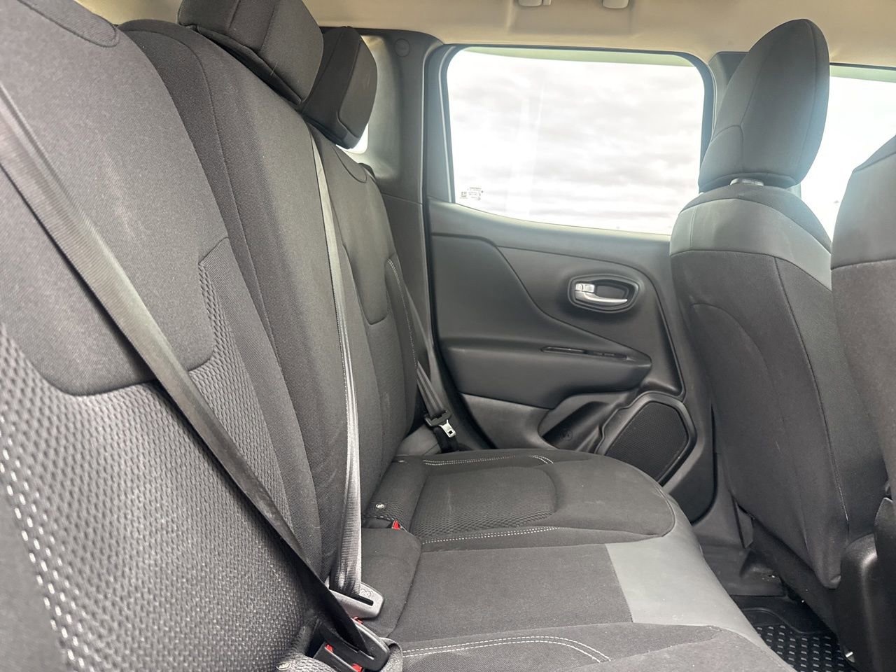 Used 2023 Jeep Renegade Altitude AWD/4WD image 27