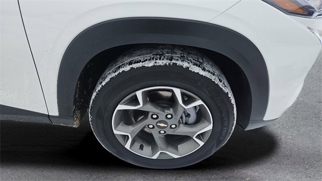 Used 2025 Chevrolet Trax LT w/ LT Convenience Package image 17