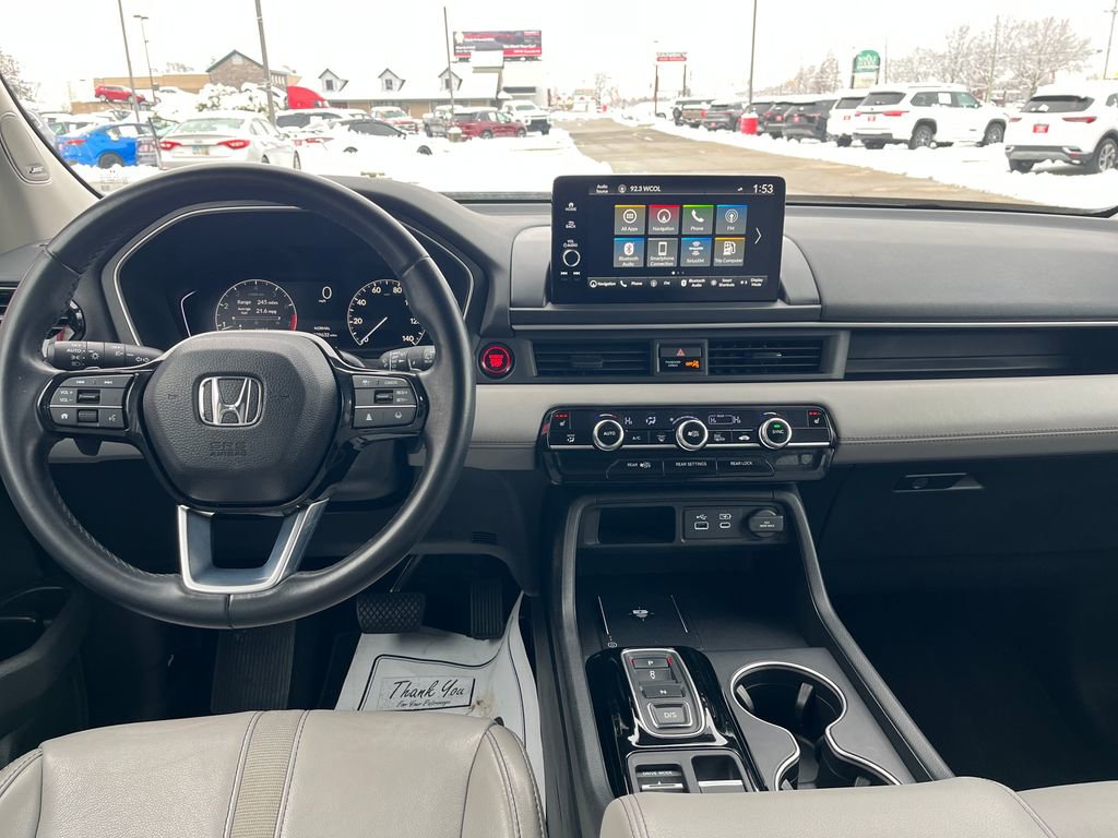 Used 2025 Honda Pilot Touring image 13