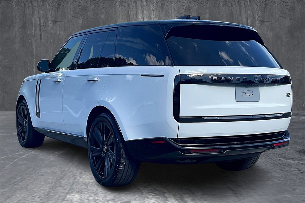 Used 2023 Land Rover Range Rover SE image 4