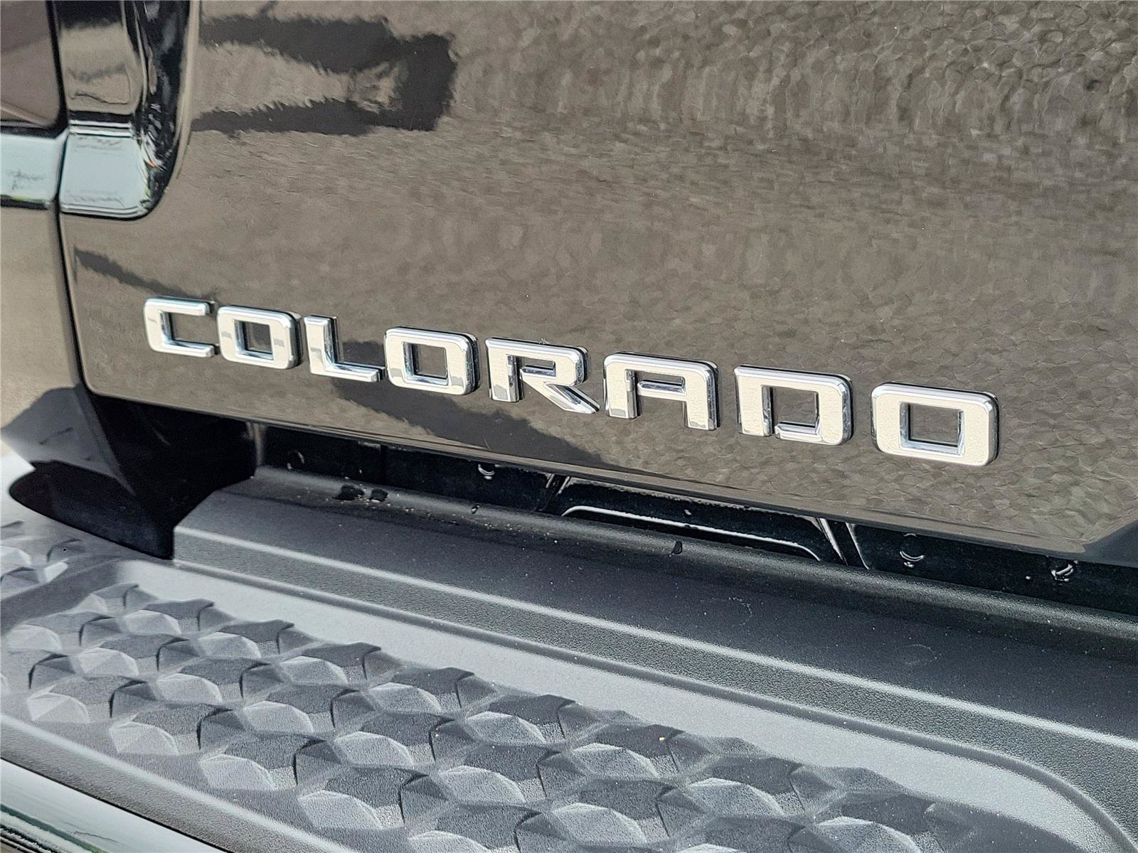 Used 2024 Chevrolet Colorado LT w/ LT Convenience Package III RWD image 7