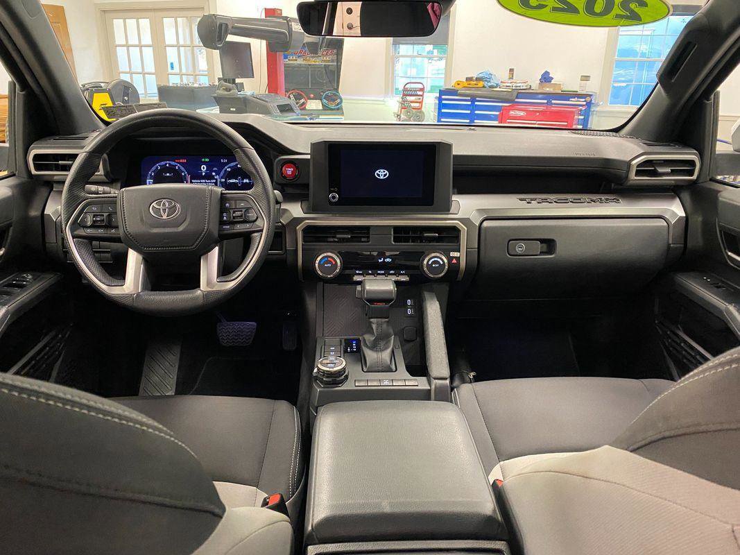 Used 2025 Toyota Tacoma TRD Off-Road image 9