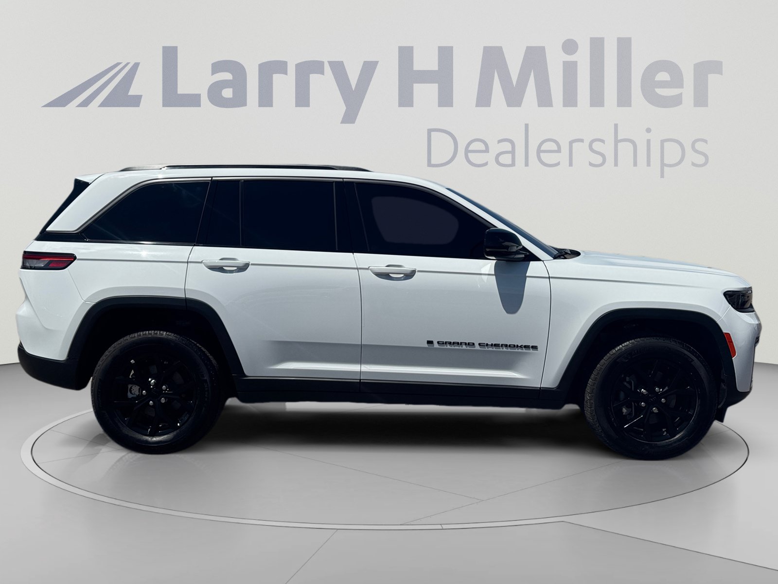 Used 2026 Jeep Grand Cherokee Altitude AWD/4WD image 6