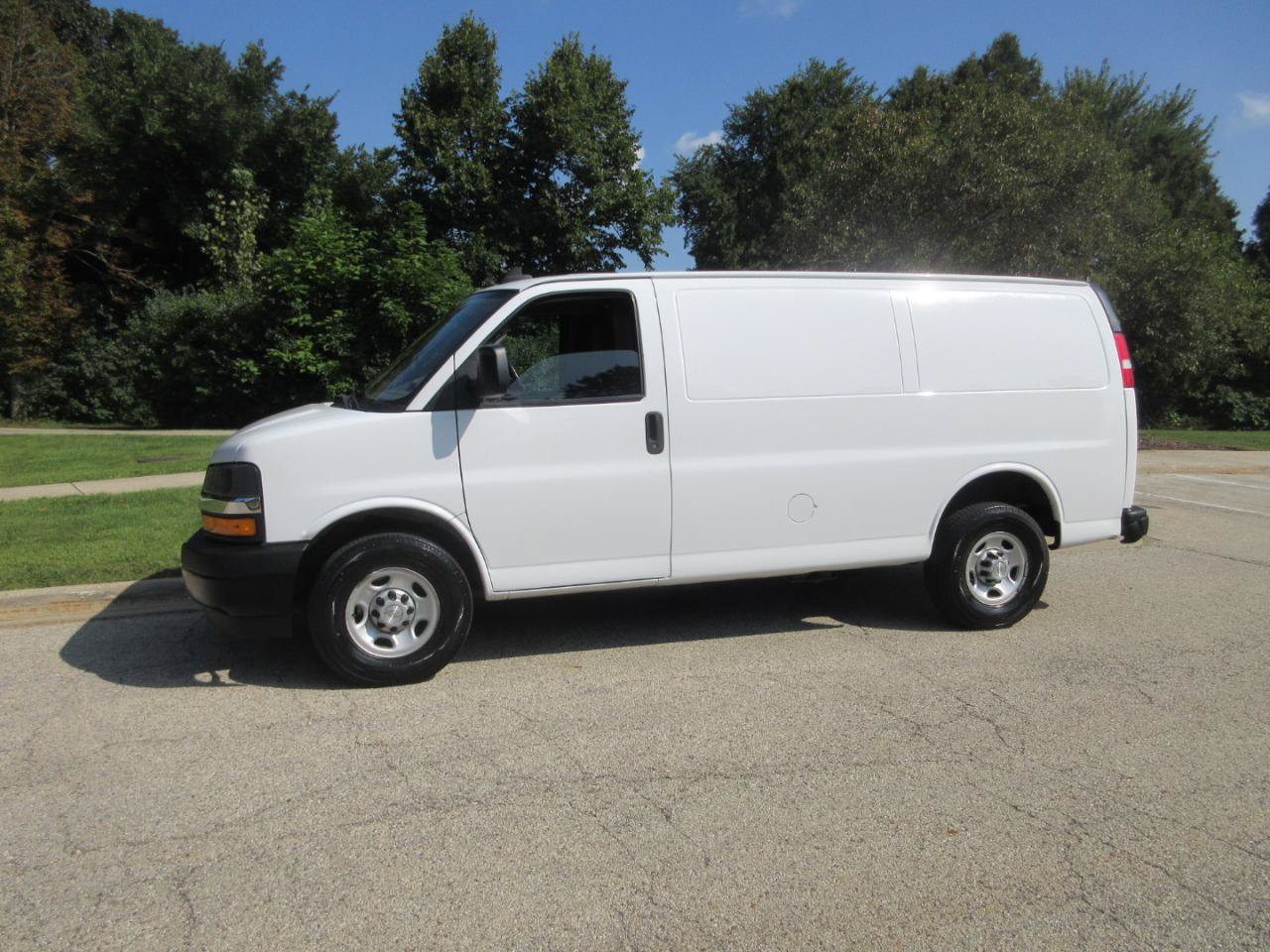 Used 2021 Chevrolet Express 2500 w/ Driver Convenience Package RWD image 21