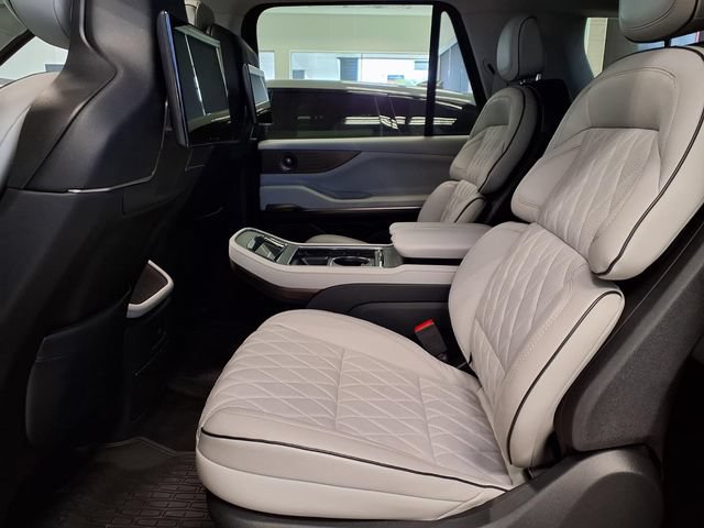 New 2025 Lincoln Navigator L Black Label w/ Black Label Special Edition AWD/4WD image 7
