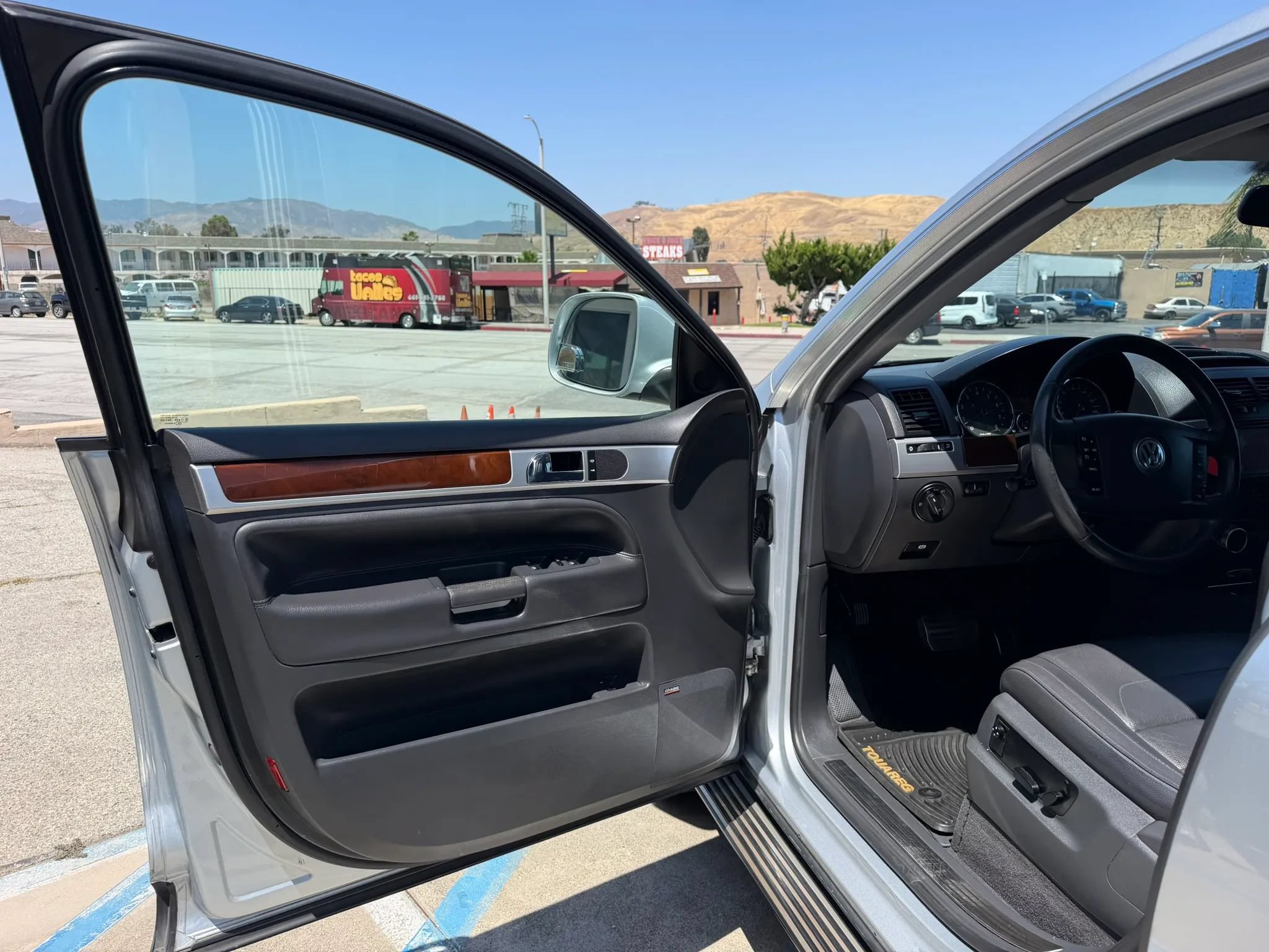 Used 2008 Volkswagen Touareg V6 AWD/4WD image 9