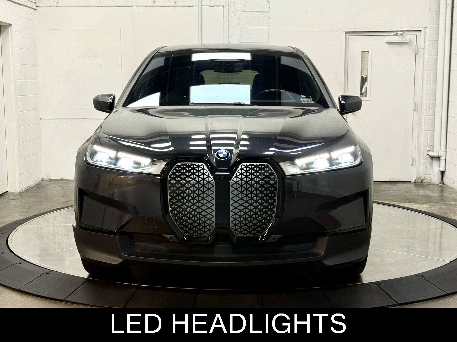Used 2024 BMW iX xDrive50 w/ Premium Package AWD/4WD image 3