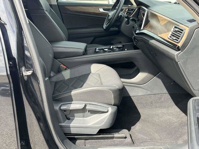 Used 2025 Volkswagen Atlas SE image 10