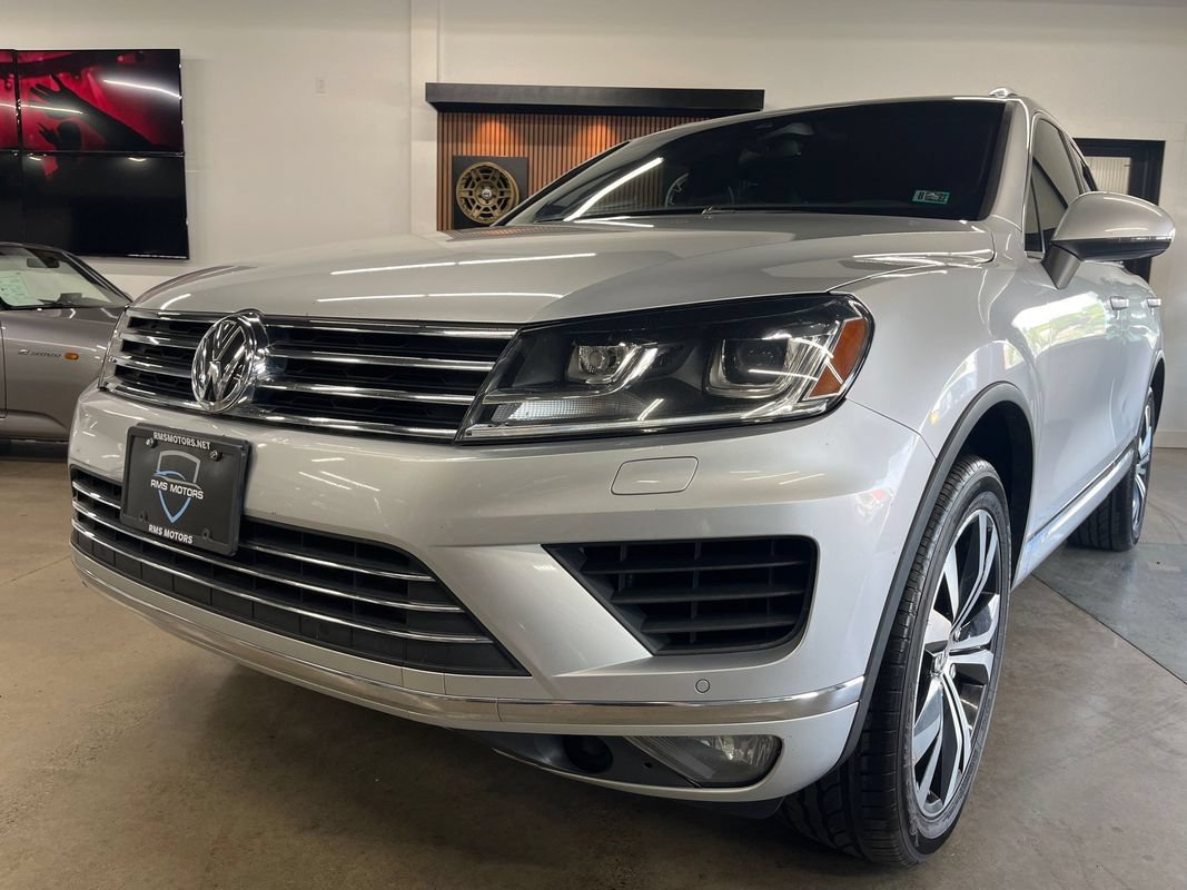 Used 2017 Volkswagen Touareg Wolfsburg Edition AWD/4WD image 2