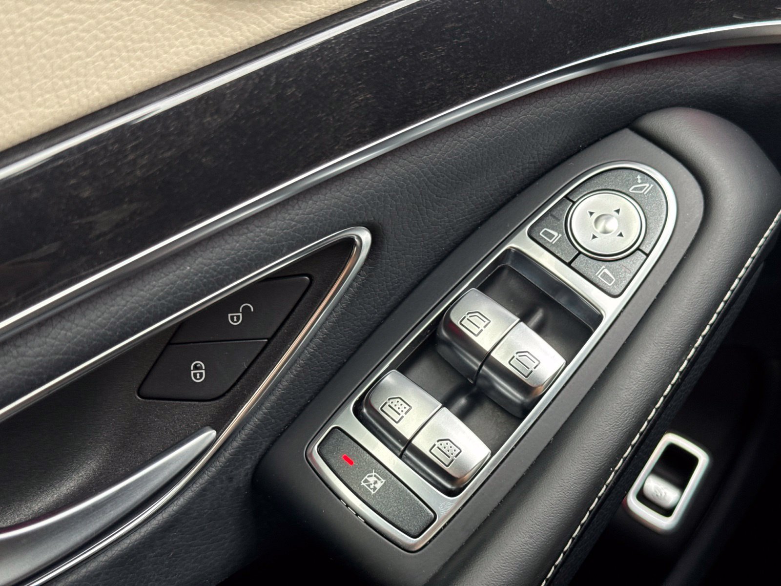 Used 2020 Mercedes-Benz S 560 Sedan image 21