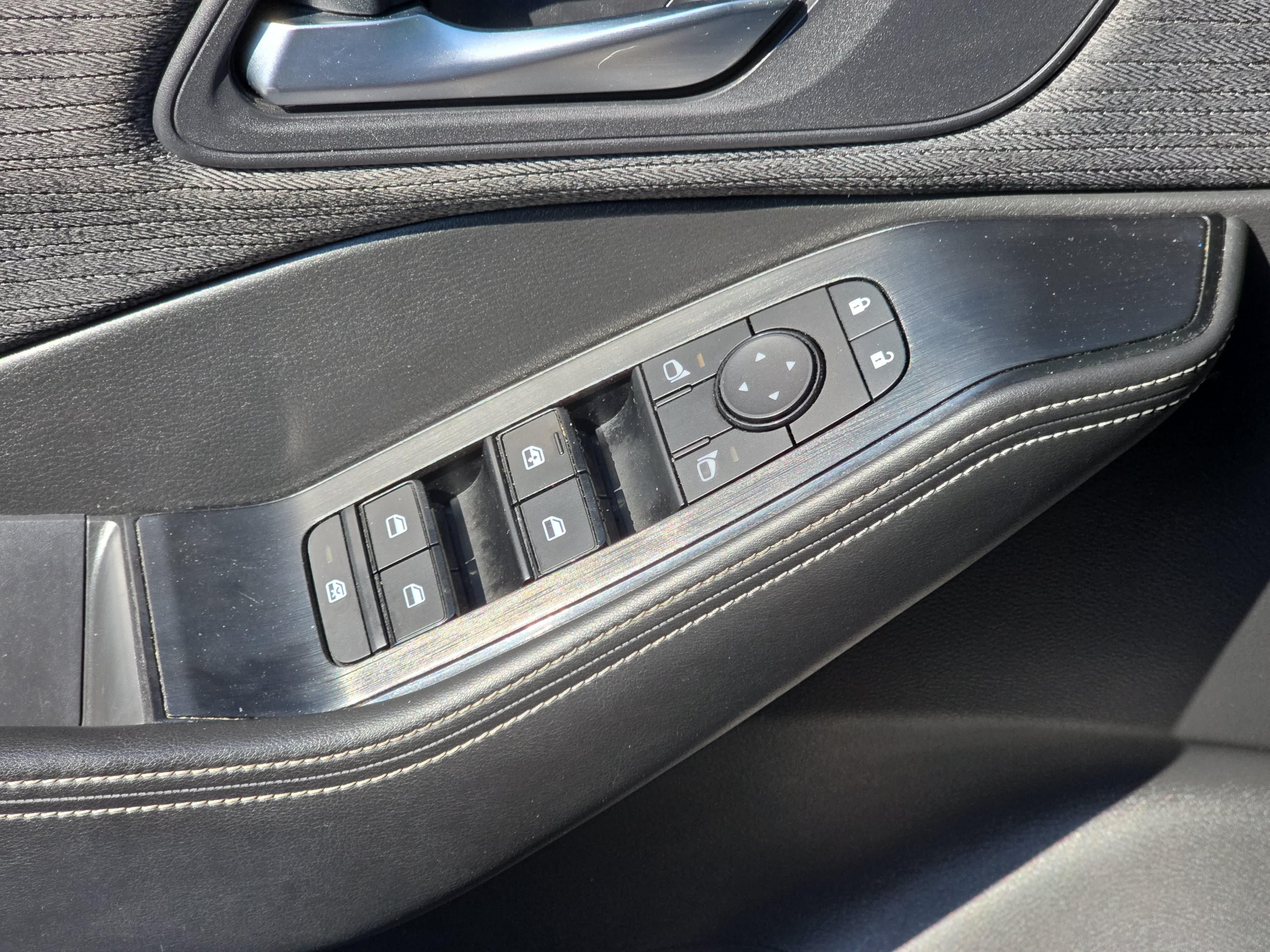 Used 2022 Nissan Rogue SV FWD image 26