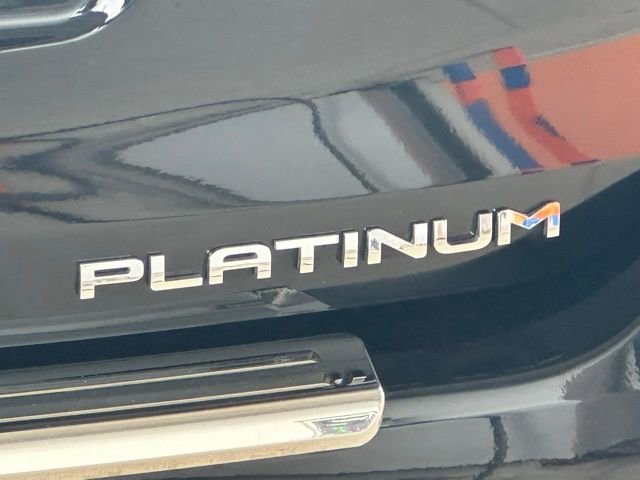 Used 2023 Toyota Highlander Platinum image 10