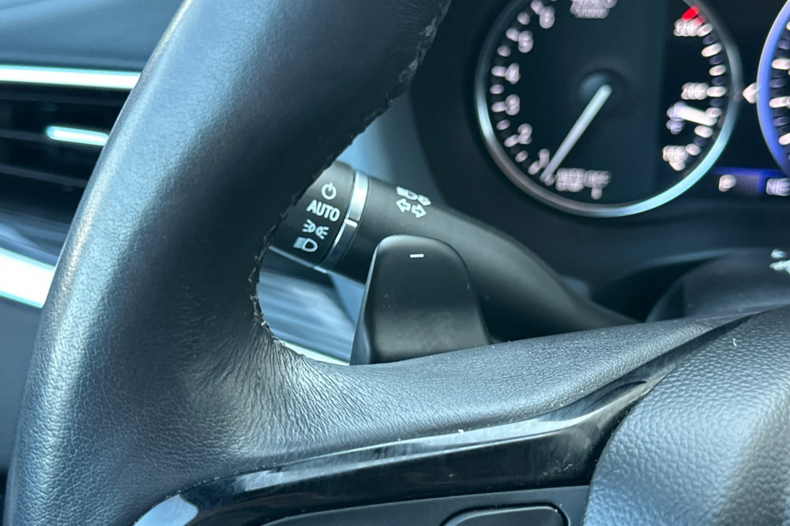 Used 2024 Buick Enclave Premium image 37